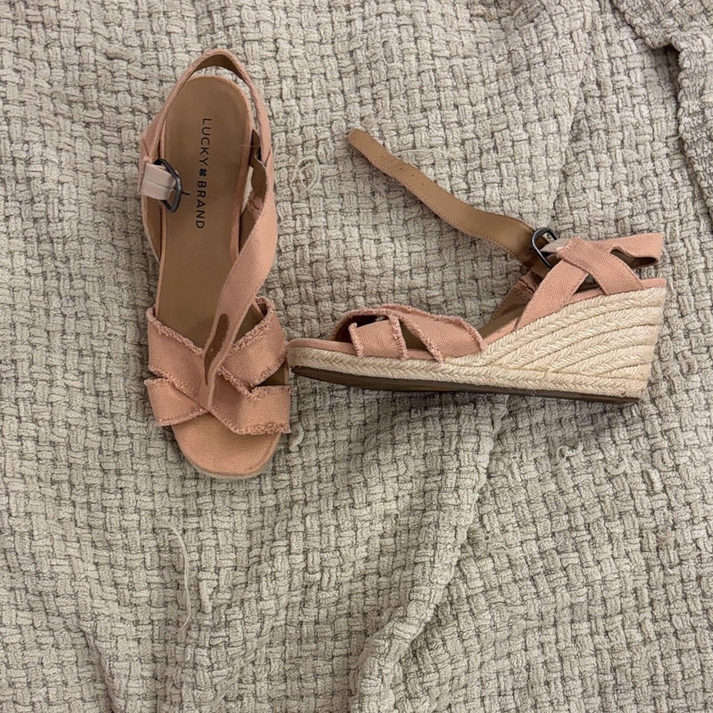 Lucky Brand Women's Beige Wedge Sandals